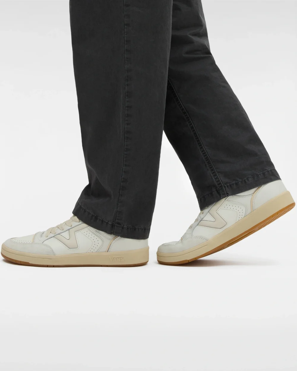 VANS - נעלי סניקרס Vintage Lowland Cc Jmp R – V007P2CD3 – vintage-marshmallow – 4