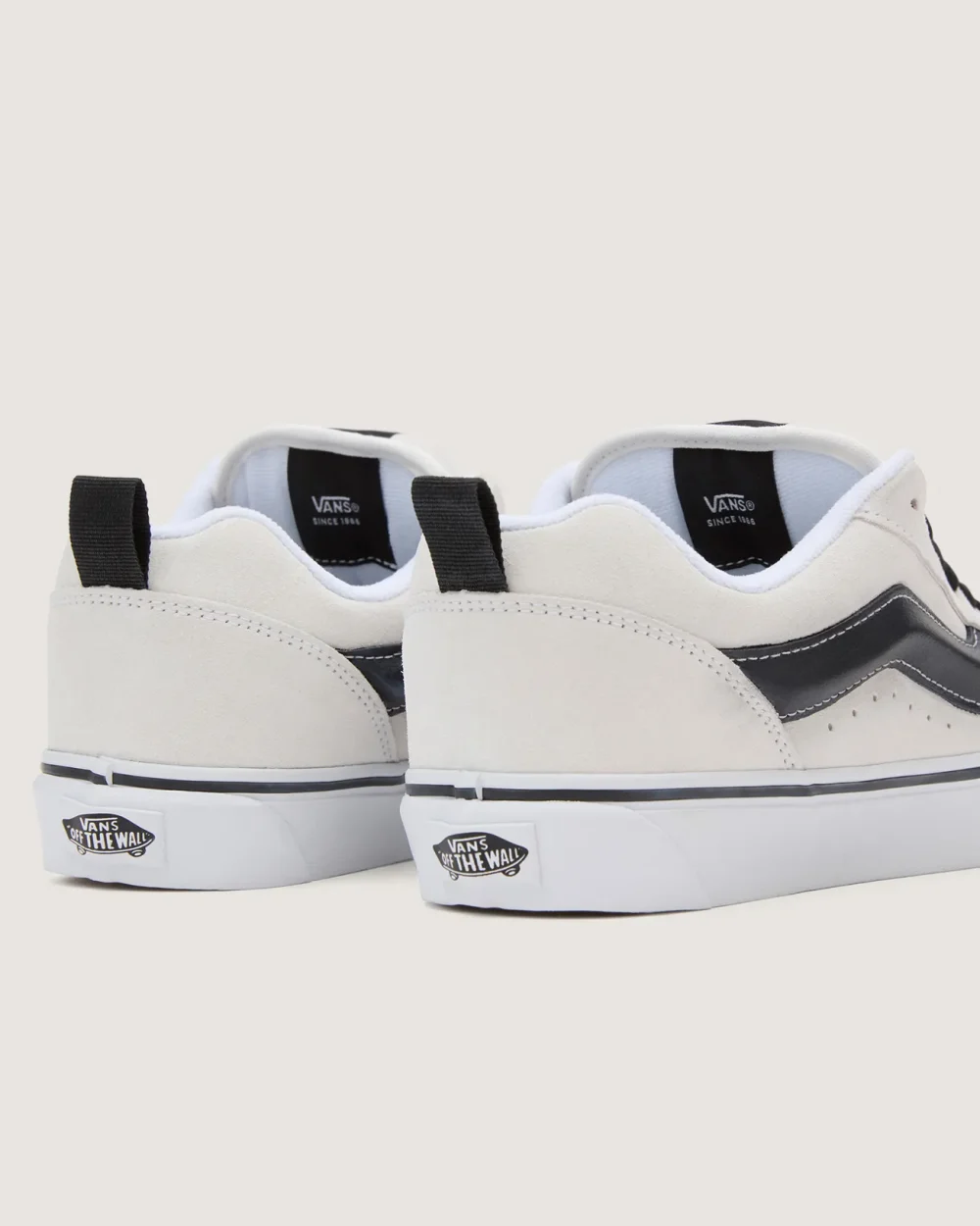 VANS - נעלי סניקרס Knu Skool – V009QCYB2 – suede-white-black – 6