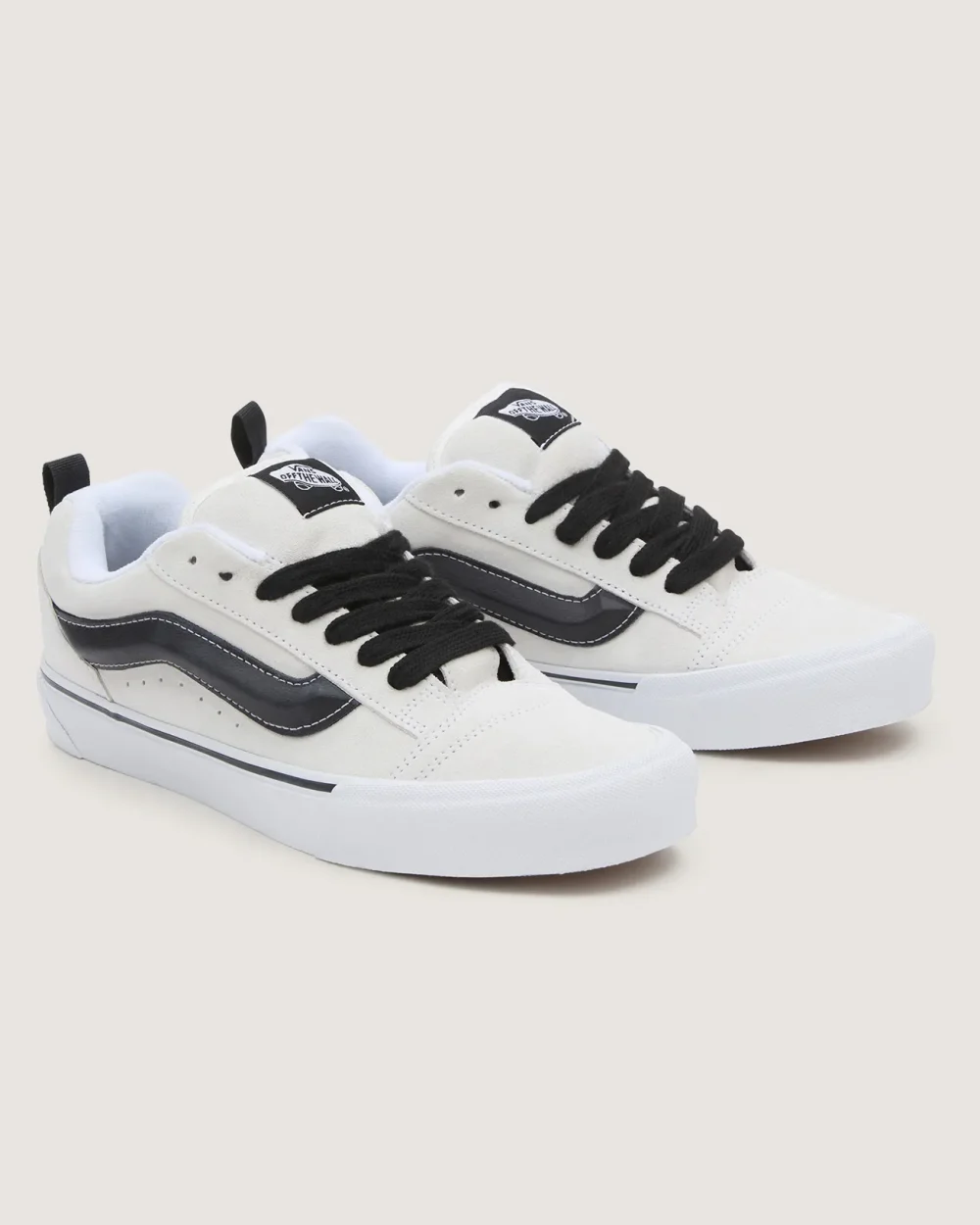 VANS - נעלי סניקרס Knu Skool – V009QCYB2 – suede-white-black – 3