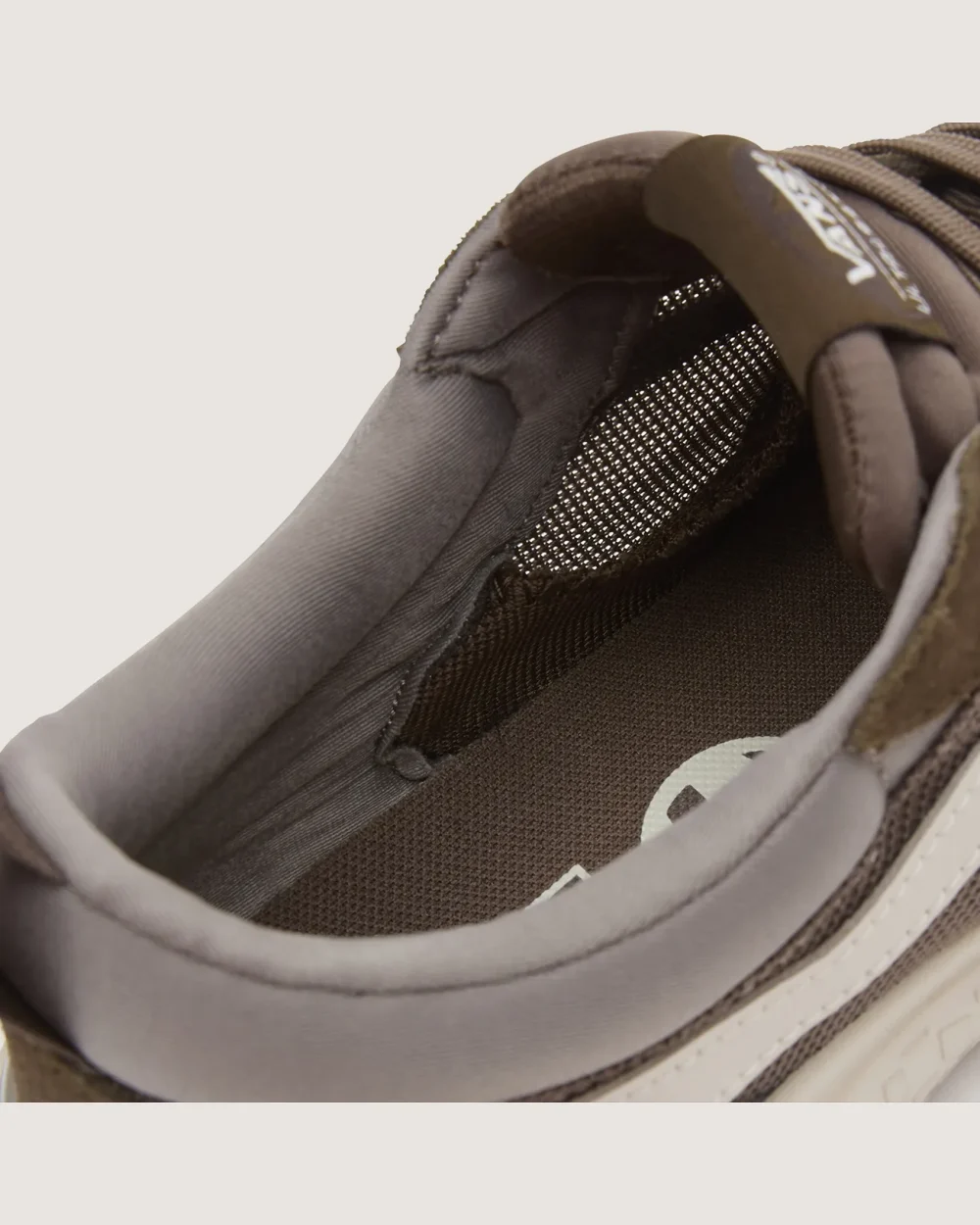 VANS - נעליים Ultrarange Neo Vr3 – V00BCEBF0 – brown-multi – 8