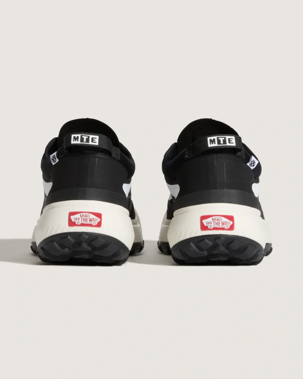 VANS - נעליים Mte Crosspath – V00CVUBA2 – black-white – 3