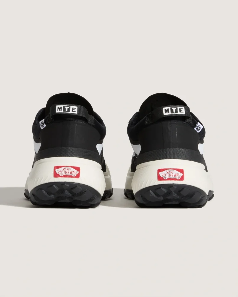 VANS - נעליים Mte Crosspath – V00CVUBA2 – black-white – 3