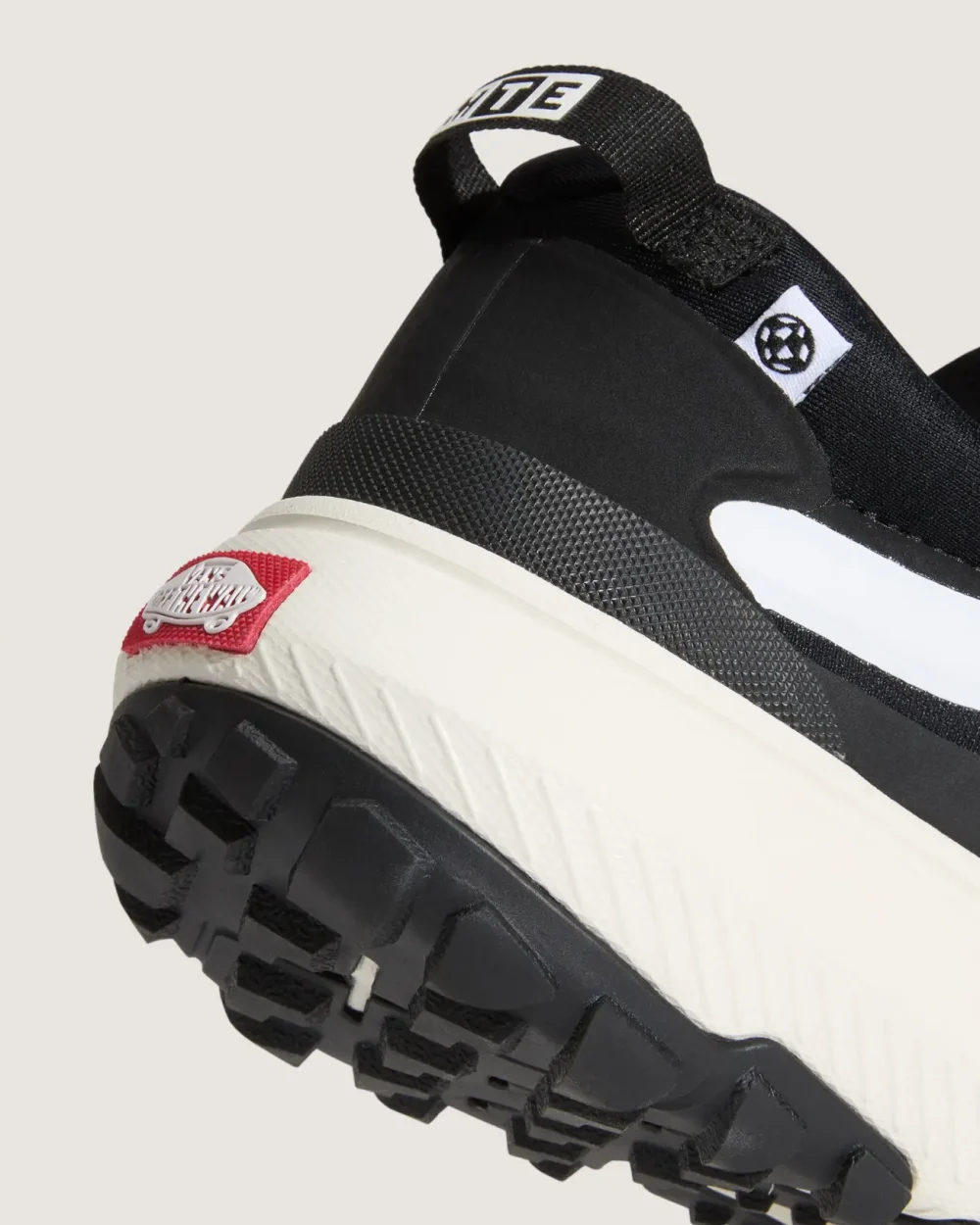 VANS - נעליים Mte Crosspath – V00CVUBA2 – black-white – 8