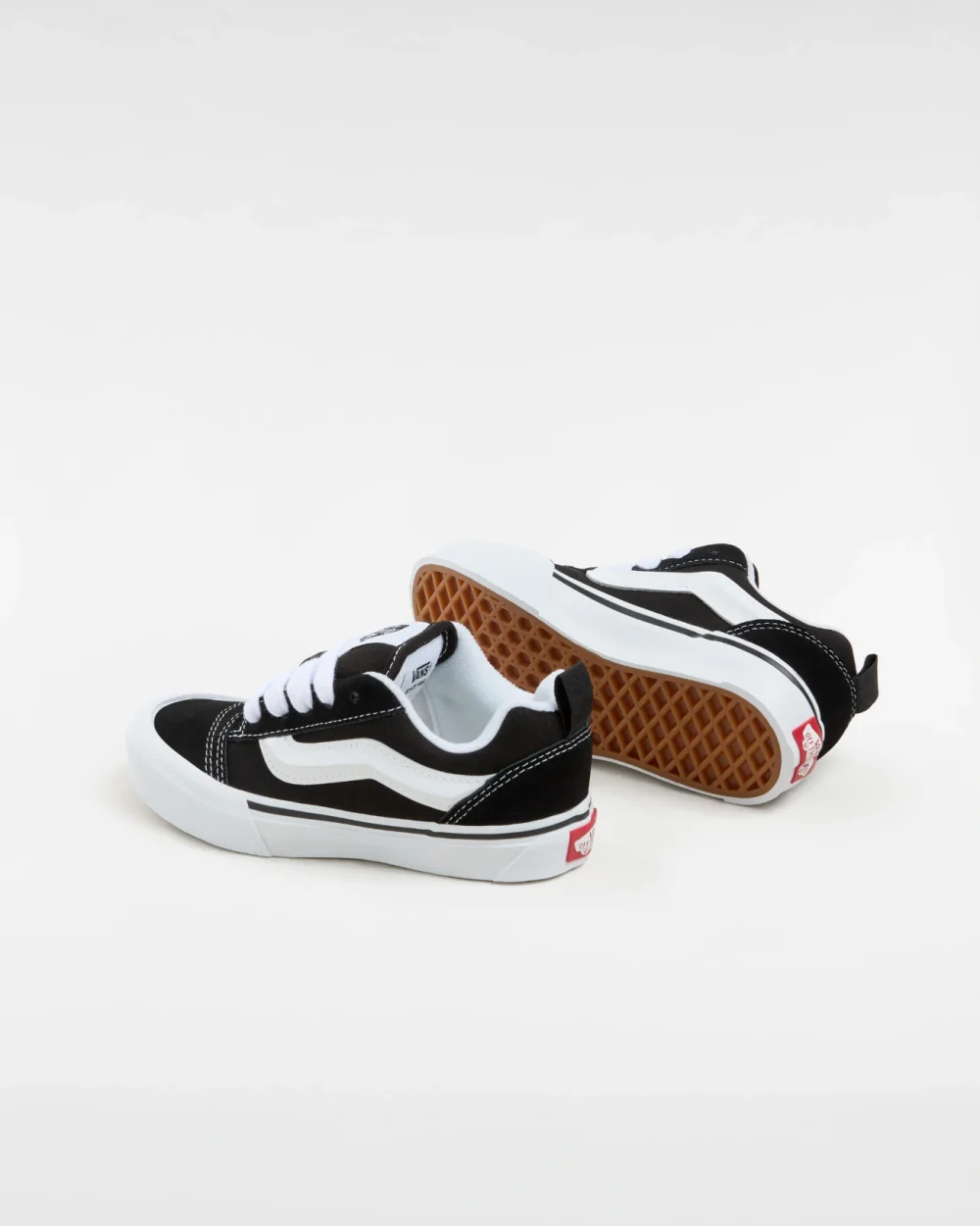 VANS - סניקרס ילדים Knu Skool – V00CYU6BT – black-true-white – 2