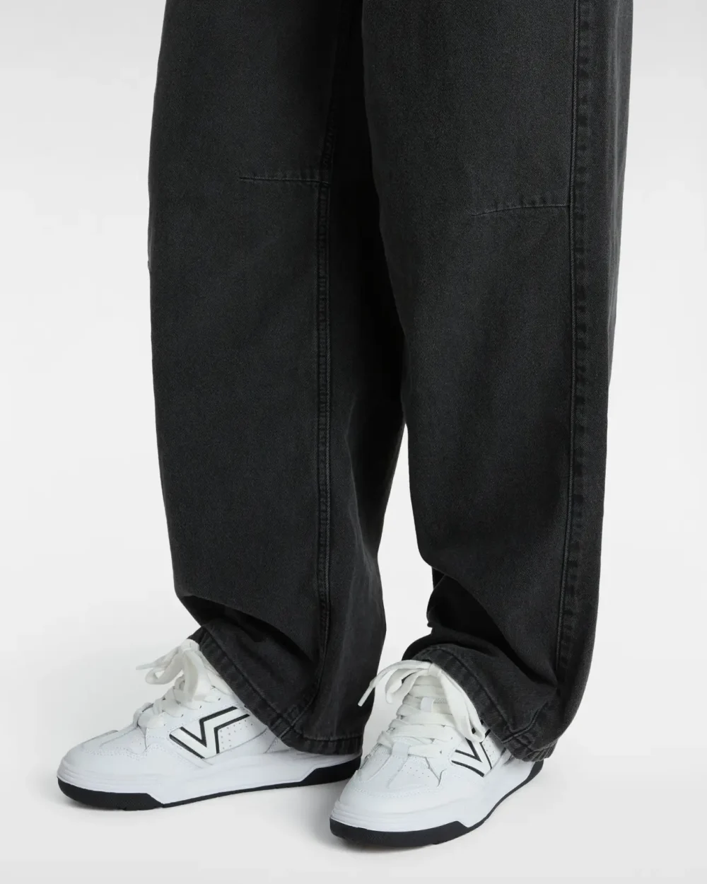 VANS - נעלי סניקרס Upland – V00D1HYB2 – white-black – 4