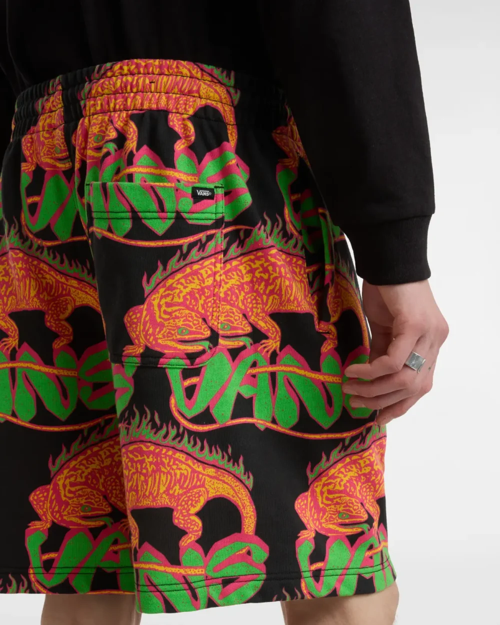 VANS - מכנסיים קצרים Chameleon Loose Fleece – V00G72BLK – black – 4