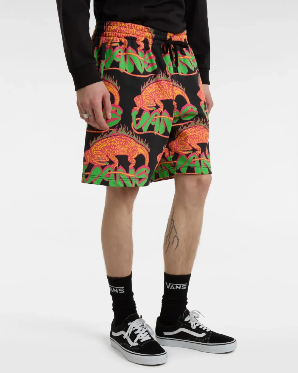 VANS - מכנסיים קצרים Chameleon Loose Fleece – V00G72BLK – black – 1