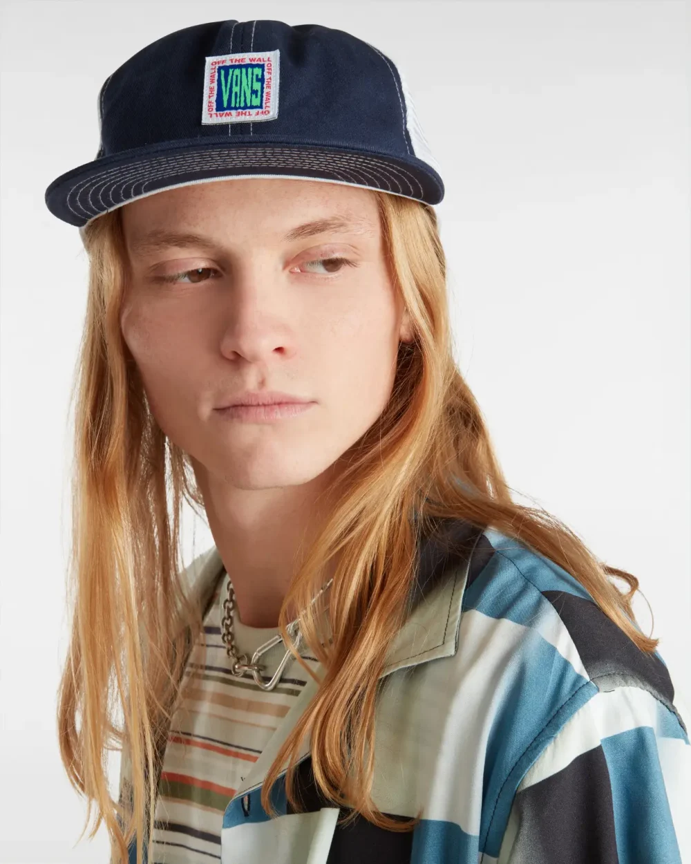 VANS - כובע Higher Place Unstructured Trucker – V00GKULKZ – dress-blues – 3