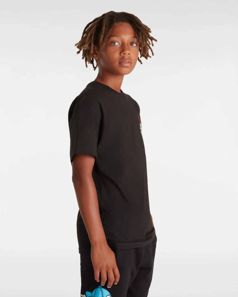 VANS - טי שירט נוער Lil Reggie – V00JC4BLK – black – 2