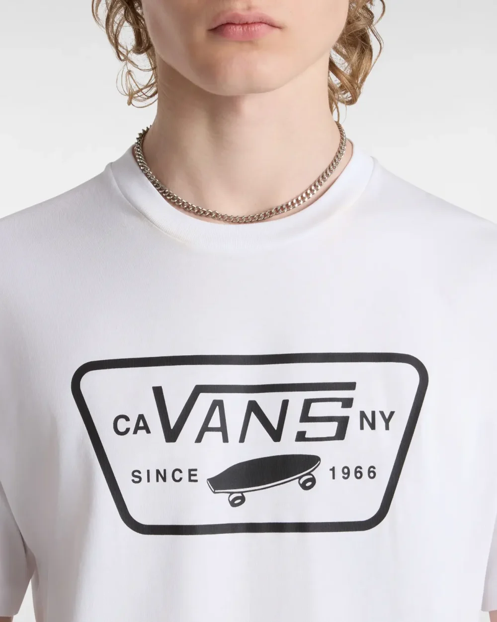 VANS - טי שירט Full Patch – V00QN8YB2 – white-black – 3