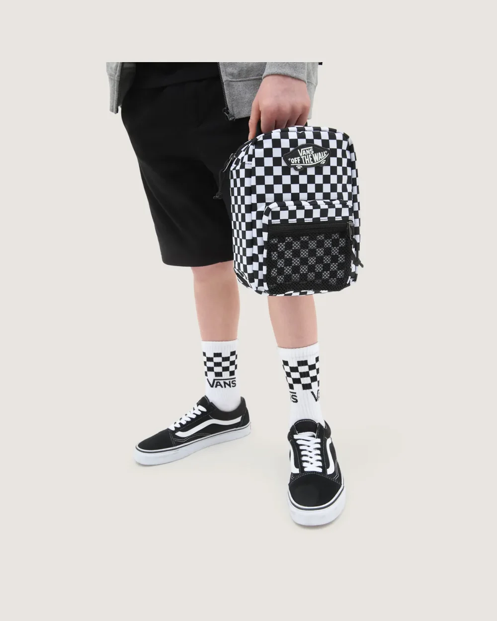 VANS - תיק אוכל New Skool Lunchpack – VA7PT2Y28 – black-white – 1