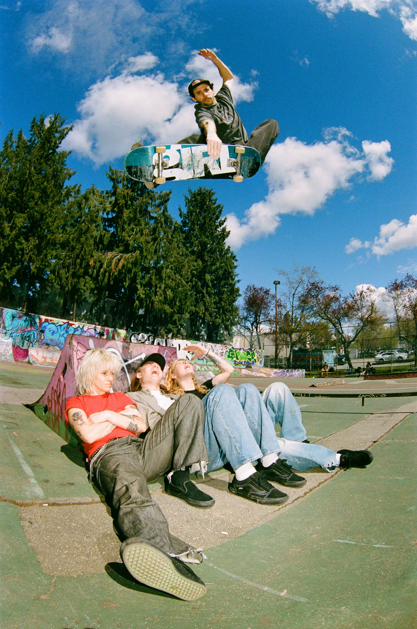 דרושים נציגי /ות מכירות רשת חנויות VANS מחסנאים