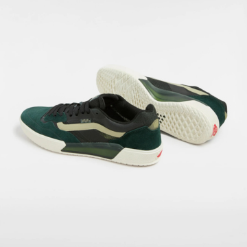 Read more about the article VANS AVE PRO, REIMAGINED BY BEATRICE DOMOND